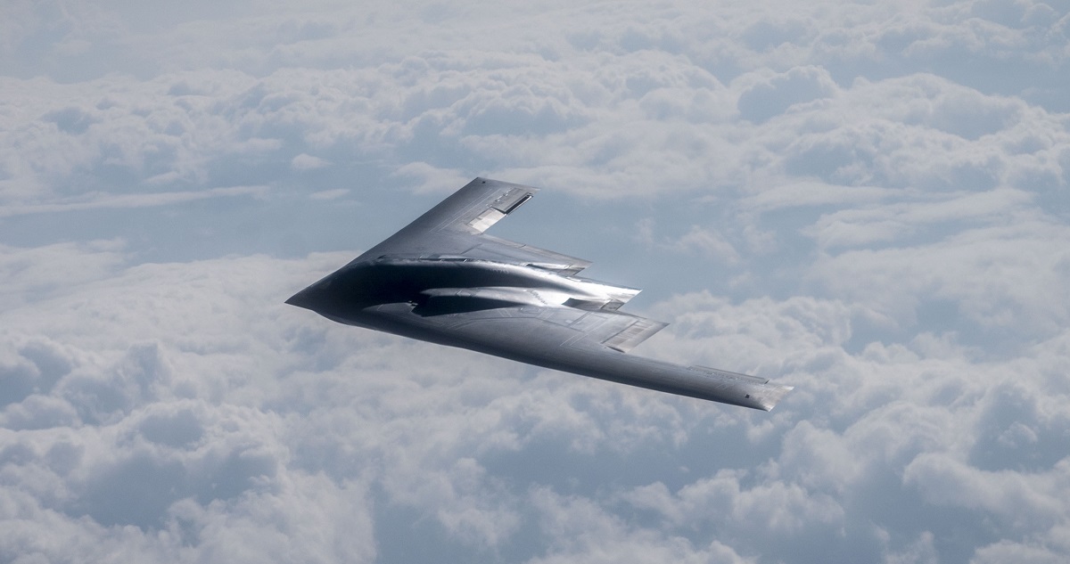 El bombardero nuclear B-2 Spirit realizó una misión de entrenamiento de ataque, volando críticamente cerca del Polo Norte en el trayecto de Islandia a Alaska. El bombardero nuclear B-2 Spirit realizó una misión de entrenamiento de ataque, volando críticamente cerca del Polo Norte en el trayecto de Islandia a Alaska.