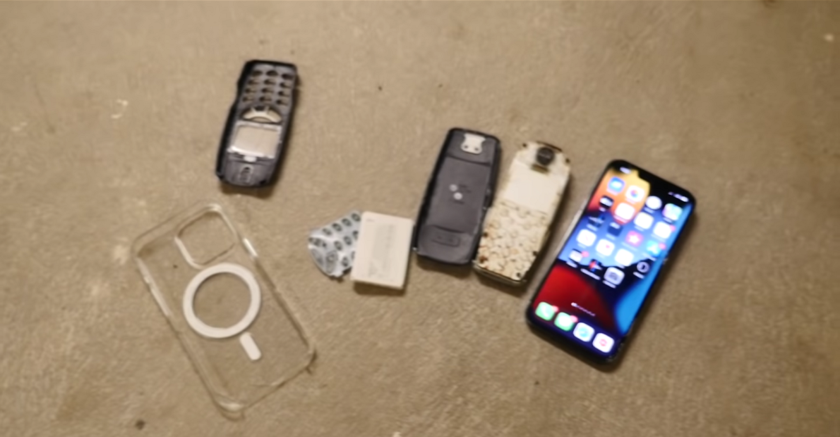 iPhone 13 Pro vs Nokia 3310: una prueba de caída de 20 pisos iPhone 13 Pro vs Nokia 3310: una prueba de caída de 20 pisos