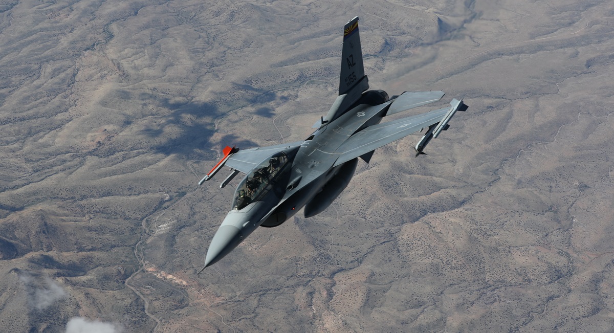 Pilotos ucranianos inician en Arizona el entrenamiento de vuelo con cazas F-16 Fighting Falcon Pilotos ucranianos inician en Arizona el entrenamiento de vuelo con cazas F-16 Fighting Falcon