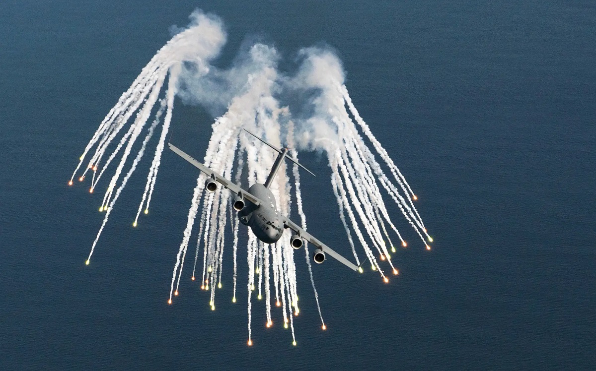 El Pentágono ha aumentado a 5.500 millones de dólares su contrato con Pratt & Whitney para el mantenimiento de los motores F117 del avión de transporte C-17 Globemaster III. El Pentágono ha aumentado a 5.500 millones de dólares su contrato con Pratt & Whitney para el mantenimiento de los motores F117 del avión de transporte C-17 Globemaster III.