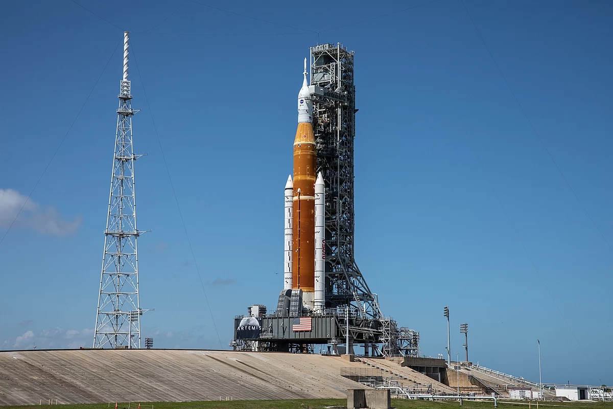 La NASA pospone el lanzamiento de la misión lunar Artemis I por problemas en el motor del cohete gigante SLS