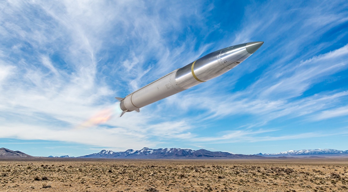 El sistema estadounidense de misiles HIMARS ha lanzado por primera vez la nueva munición guiada de precisión ER GMLRS a una distancia de 150 kilómetros. El sistema estadounidense de misiles HIMARS ha lanzado por primera vez la nueva munición guiada de precisión ER GMLRS a una distancia de 150 kilómetros.