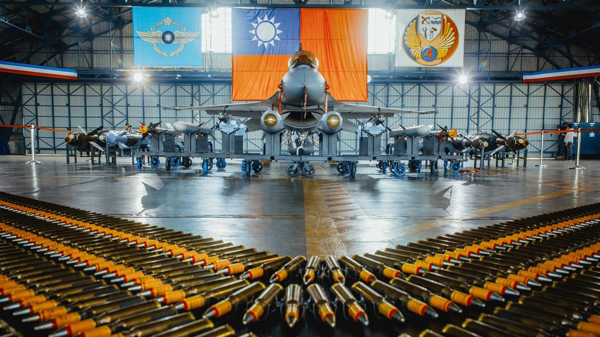 El caza F-16V más avanzado de la Fuerza Aérea de Taiwán casi destruye su propia nave al lanzar una bomba Mk-84 de 900 kg junto a ella El caza F-16V más avanzado de la Fuerza Aérea de Taiwán casi destruye su propia nave al lanzar una bomba Mk-84 de 900 kg junto a ella
