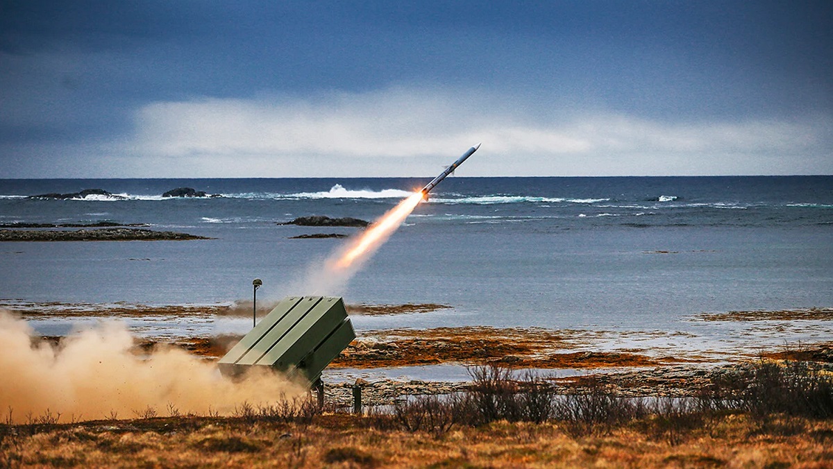 Lituania transferirá a Ucrania sistemas de defensa antiaérea NASAMS, capaces de derribar misiles, aviones, helicópteros y drones en un radio de 40 km. Lituania transferirá a Ucrania sistemas de defensa antiaérea NASAMS, capaces de derribar misiles, aviones, helicópteros y drones en un radio de 40 km.