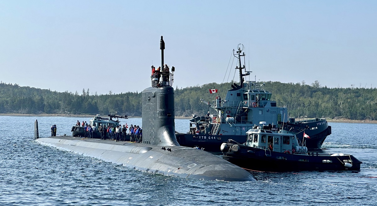 La Marina estadounidense ha enviado a Canadá el nuevo submarino de propulsión nuclear de clase Virginia USS Indiana, que puede transportar misiles de crucero Tomahawk. La Marina estadounidense ha enviado a Canadá el nuevo submarino de propulsión nuclear de clase Virginia USS Indiana, que puede transportar misiles de crucero Tomahawk.