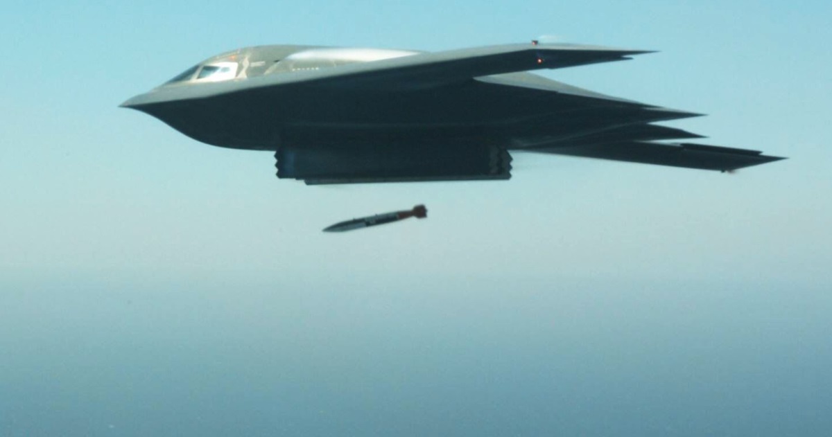 El B-2 Spirit es el primer avión de la historia de EE.UU. que puede transportar la bomba termonuclear modernizada B61-12