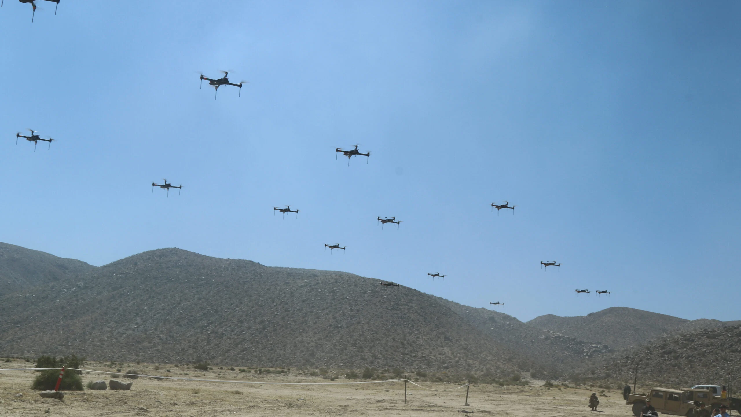 40 drones bombardearon simultáneamente una división de tanques - Estados Unidos probó un enjambre de vehículos aéreos no tripulados 40 drones bombardearon simultáneamente una división de tanques - Estados Unidos probó un enjambre de vehículos aéreos no tripulados