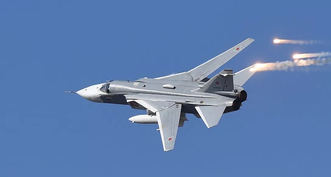 El bombardero de primera línea Su-24M se estrelló en Rusia durante un vuelo de entrenamiento El bombardero de primera línea Su-24M se estrelló en Rusia durante un vuelo de entrenamiento