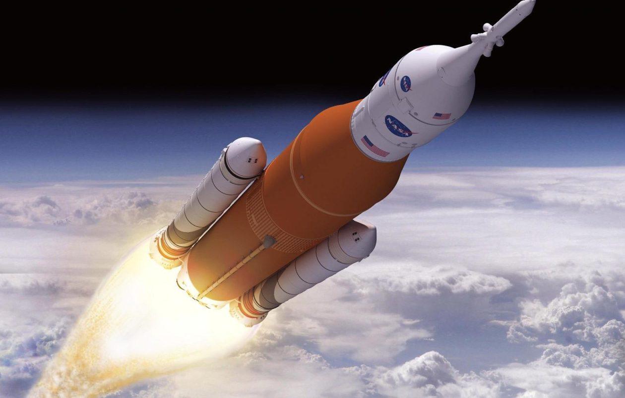 La NASA anuncia el primer vuelo del enorme cohete lunar SLS La NASA anuncia el primer vuelo del enorme cohete lunar SLS