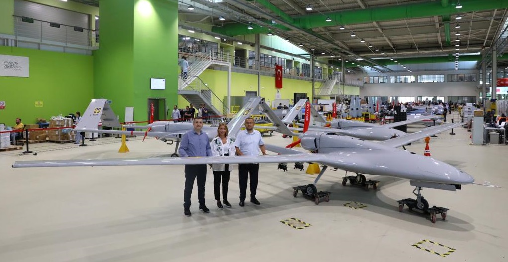 Turquía prepara tres drones de ataque Bayraktar TB2 para su transferencia gratuita a Ucrania: embajador Turquía prepara tres drones de ataque Bayraktar TB2 para su transferencia gratuita a Ucrania: embajador