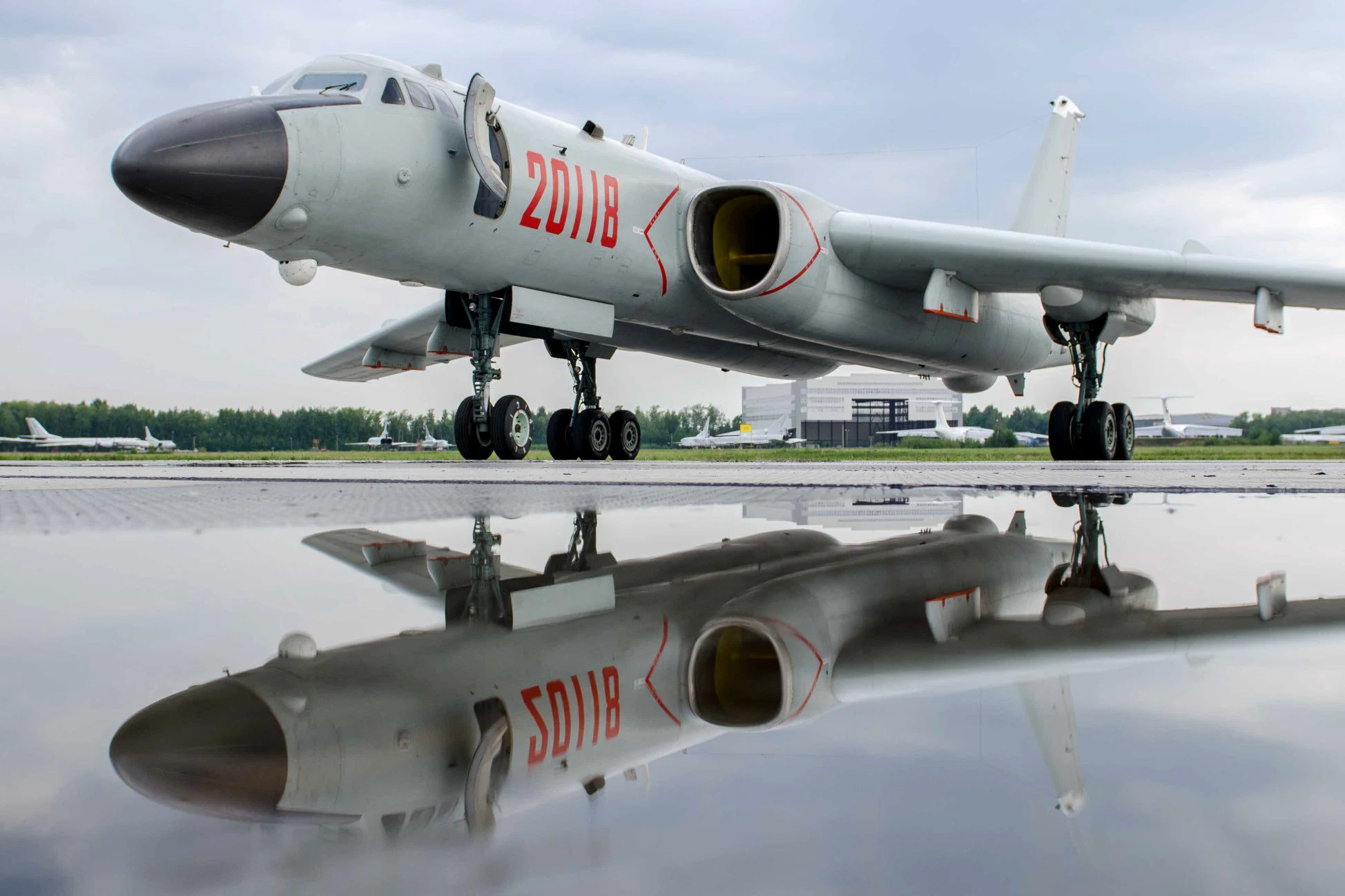 Los bombarderos nucleares chinos y rusos intercambiaron aeródromos por primera vez en la historia: el H-6K Xian aterrizó en Rusia y China recibió el Tu-95MS Los bombarderos nucleares chinos y rusos intercambiaron aeródromos por primera vez en la historia: el H-6K Xian aterrizó en Rusia y China recibió el Tu-95MS