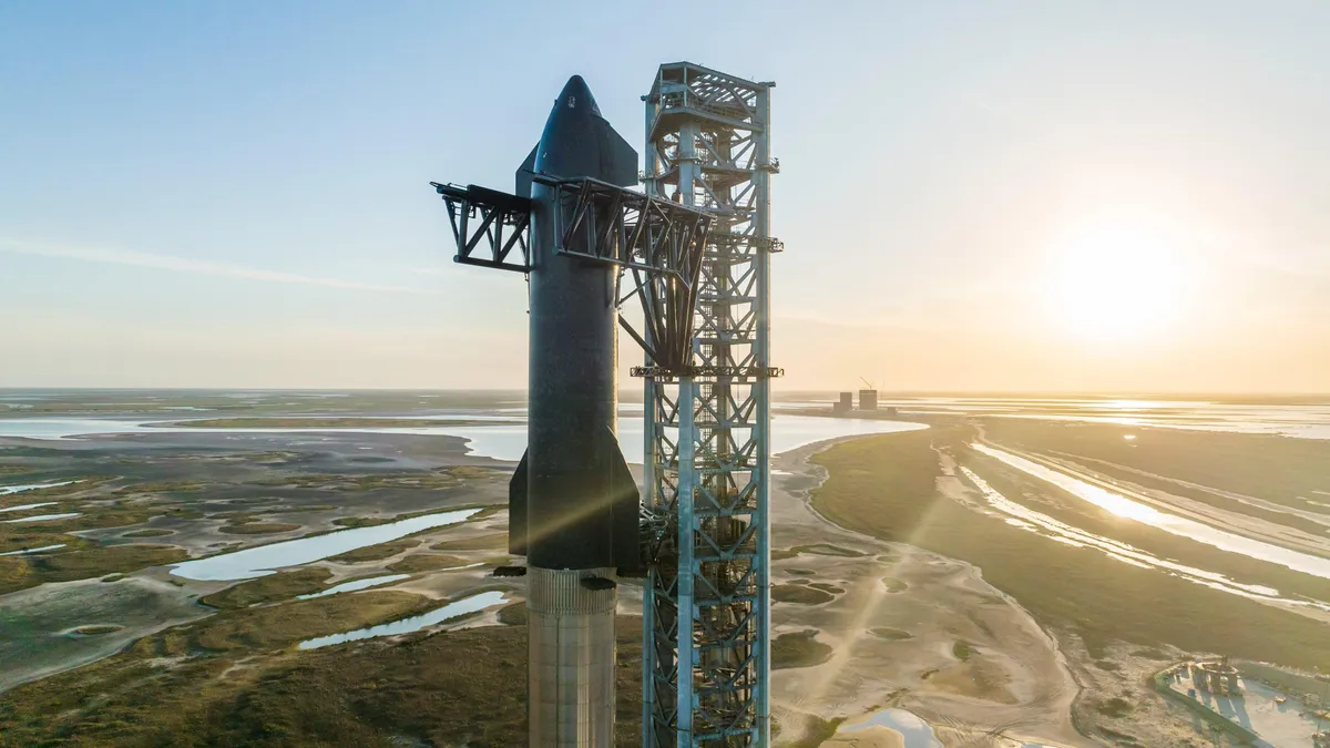 SpaceX acelera los preparativos para el primer lanzamiento de la nave estelar y sube los sueldos a todos los empleados que se trasladarán al puerto espacial SpaceX acelera los preparativos para el primer lanzamiento de la nave estelar y sube los sueldos a todos los empleados que se trasladarán al puerto espacial