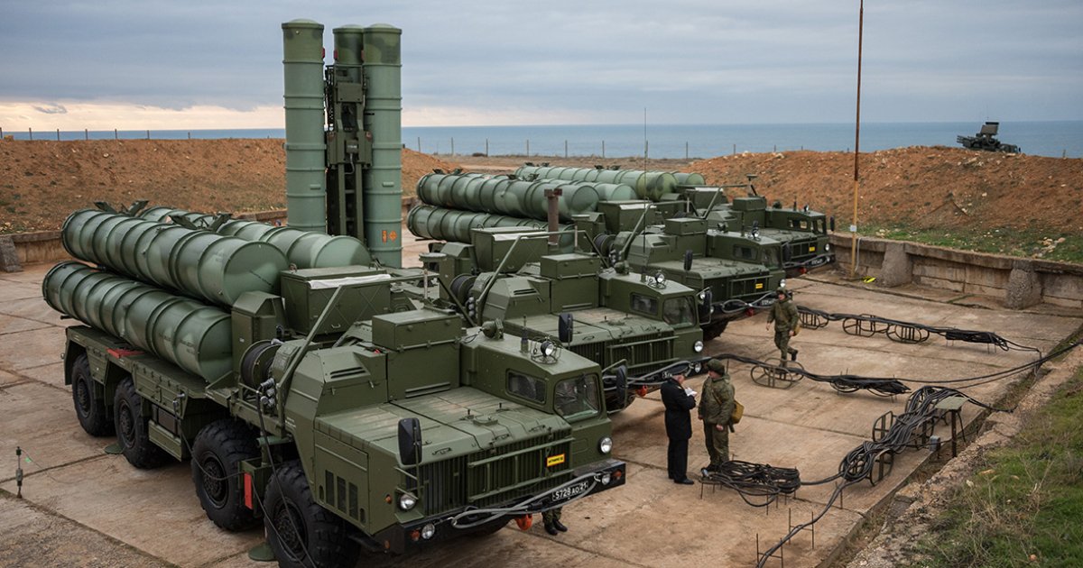 Debido a las graves pérdidas de S-400 Triumf en Ucrania, Rusia tendrá que redistribuir los sistemas estratégicos de defensa antiaérea y antimisiles Debido a las graves pérdidas de S-400 Triumf en Ucrania, Rusia tendrá que redistribuir los sistemas estratégicos de defensa antiaérea y antimisiles