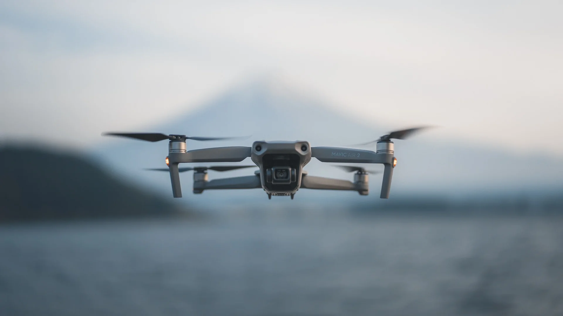 Singapur multó al dueño del DJI Mavic Air 2 por fotografiar a una niña cerca de una base militar Singapur multó al dueño del DJI Mavic Air 2 por fotografiar a una niña cerca de una base militar