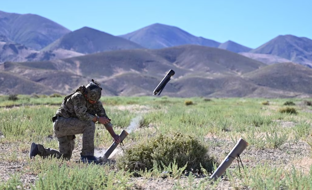Inspirado en la experiencia ucraniana, el Ejército de EE.UU. quiere entrenar urgentemente a los drones kamikazes portátiles LASSO para destruir tanques Inspirado en la experiencia ucraniana, el Ejército de EE.UU. quiere entrenar urgentemente a los drones kamikazes portátiles LASSO para destruir tanques