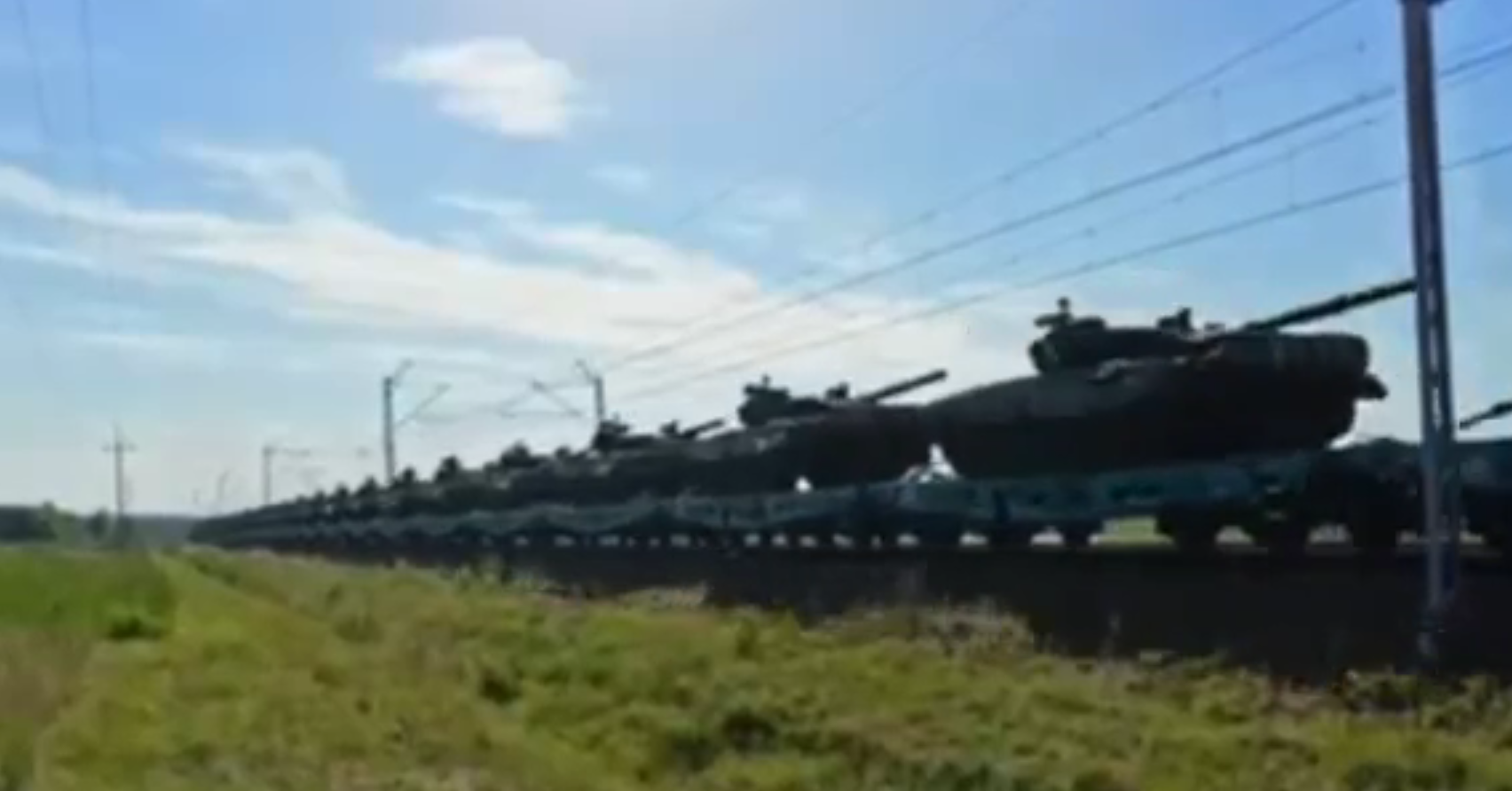 Un pelotón de tanques PT-91 Twardy ha sido visto en Polonia dirigiéndose a la frontera ucraniana Un pelotón de tanques PT-91 Twardy ha sido visto en Polonia dirigiéndose a la frontera ucraniana