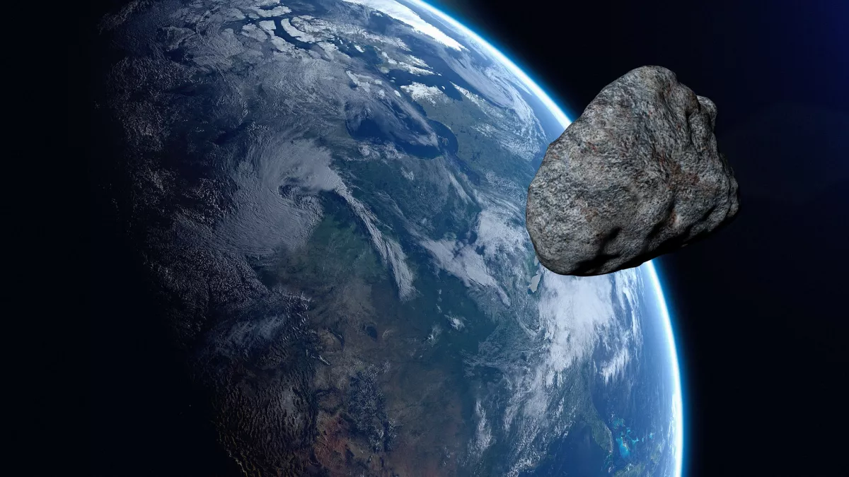 el asteroide potencialmente peligroso 2015 FF -que mide entre 13 y 28 m de diámetro y la longitud de una ballena azul adulta- pasará por la Tierra el 12 de agosto a 33.000 km/h el asteroide potencialmente peligroso 2015 FF -que mide entre 13 y 28 m de diámetro y la longitud de una ballena azul adulta- pasará por la Tierra el 12 de agosto a 33.000 km/h