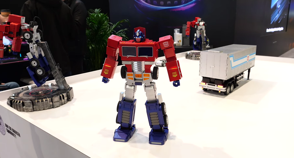 Robosen y Hasbro presentan Optimus Prime, un robot radiocontrol que puede transformarse en camión y cuesta desde 699 dólares Robosen y Hasbro presentan Optimus Prime, un robot radiocontrol que puede transformarse en camión y cuesta desde 699 dólares