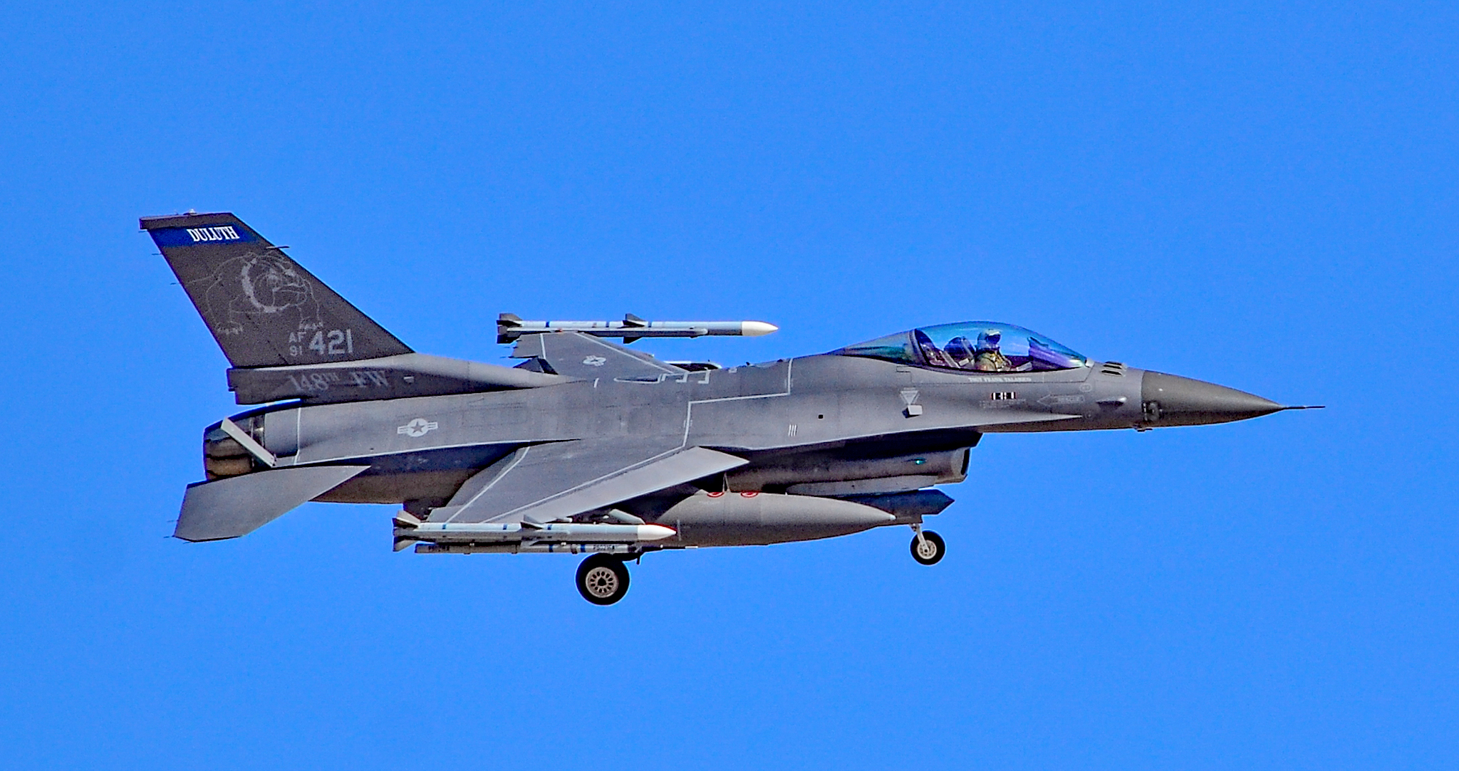 La Guardia Nacional Aérea de Minnesota ha modernizado sus cazas F-16 con los últimos radares AESA. La Guardia Nacional Aérea de Minnesota ha modernizado sus cazas F-16 con los últimos radares AESA.