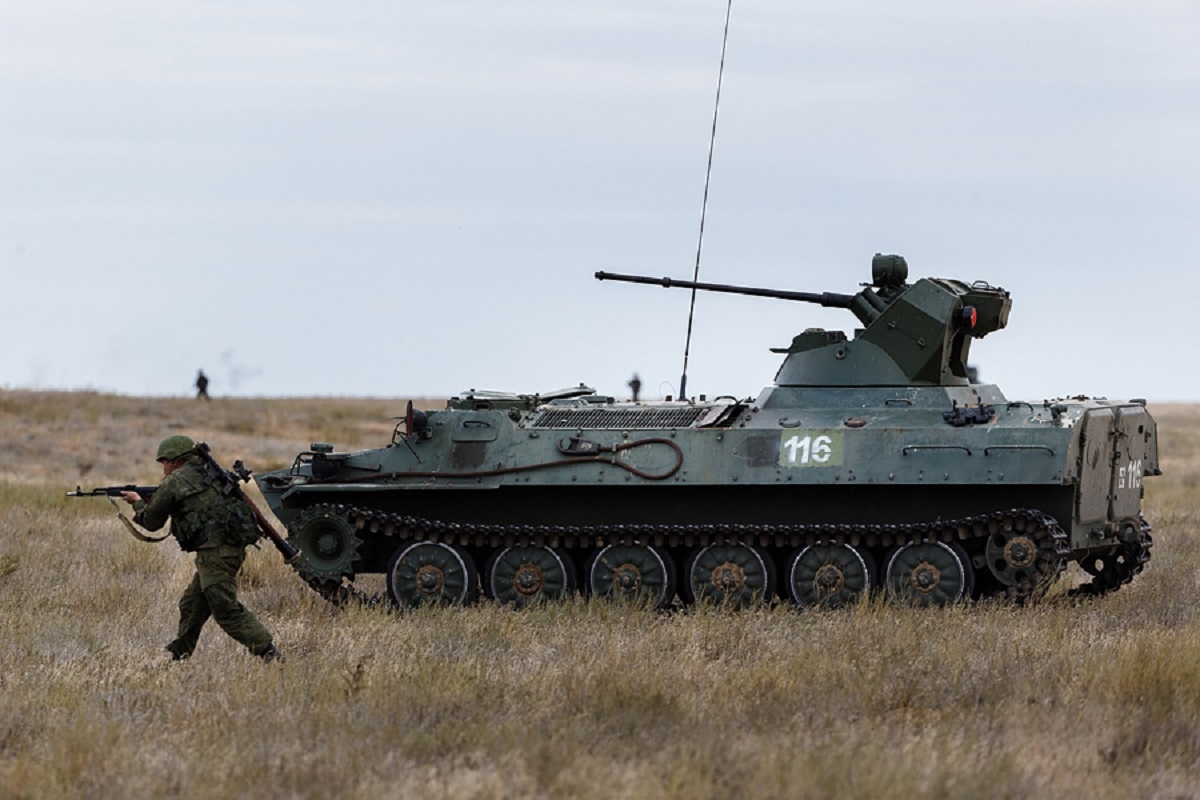 Las fuerzas de operaciones especiales se apoderan de un raro híbrido de MT-LB y vehículos blindados de transporte de tropas BTR-82 Las fuerzas de operaciones especiales se apoderan de un raro híbrido de MT-LB y vehículos blindados de transporte de tropas BTR-82