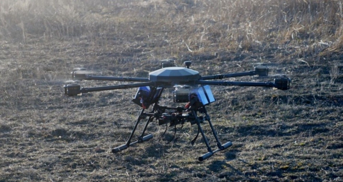 Las Fuerzas de Defensa ucranianas han recibido más de 270 drones de ataque Vampire de fabricación ucraniana con un alcance de hasta 10 km y una capacidad de carga útil de hasta 15 kg. Las Fuerzas de Defensa ucranianas han recibido más de 270 drones de ataque Vampire de fabricación ucraniana con un alcance de hasta 10 km y una capacidad de carga útil de hasta 15 kg.
