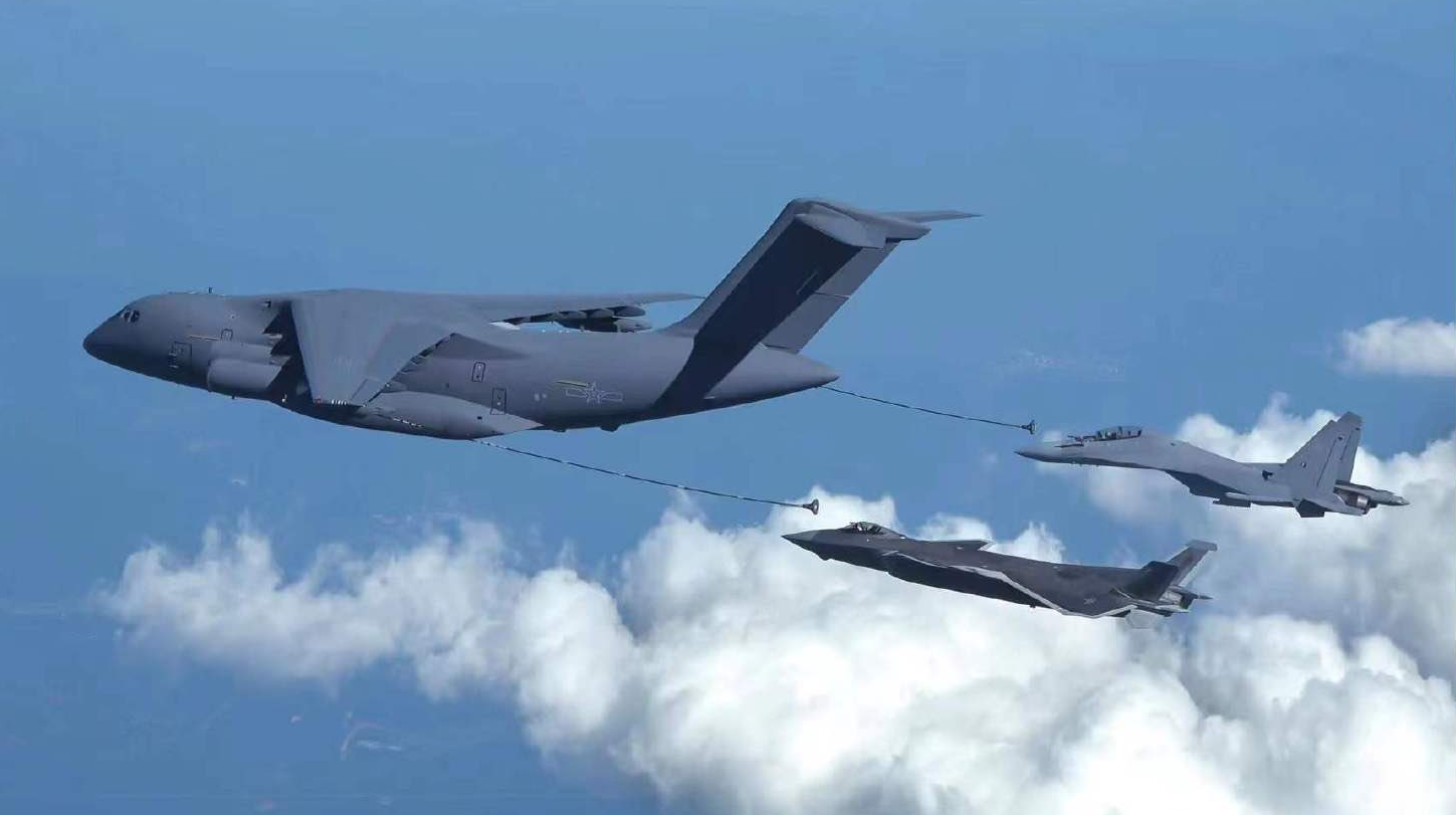 China por primera vez mostró cómo el Y-20U en el aire repostar cazas J-20 y J-16 China por primera vez mostró cómo el Y-20U en el aire repostar cazas J-20 y J-16