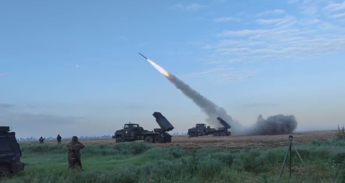 Las Fuerzas Armadas ucranianas muestran imágenes inéditas de un lanzacohetes múltiple Bastion-01 modernizado en acción Las Fuerzas Armadas ucranianas muestran imágenes inéditas de un lanzacohetes múltiple Bastion-01 modernizado en acción