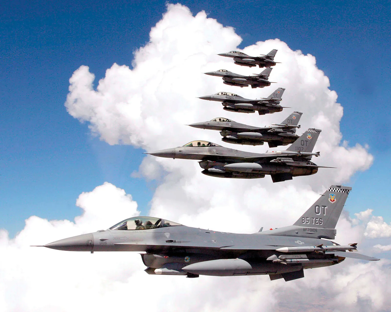 Bulgaria destinó 1.300.000.000 dólares a la compra de un lote adicional de cazas F-16 Fighting Black para sustituir a los MiG-29 Bulgaria destinó 1.300.000.000 dólares a la compra de un lote adicional de cazas F-16 Fighting Black para sustituir a los MiG-29