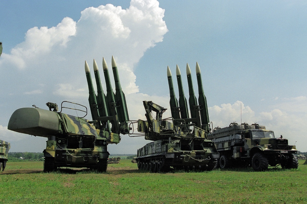 Las fuerzas aéreas de Ucrania utilizan sistemas de defensa aérea Buk-M1 para destruir un dron ruso a baja altura Las fuerzas aéreas de Ucrania utilizan sistemas de defensa aérea Buk-M1 para destruir un dron ruso a baja altura