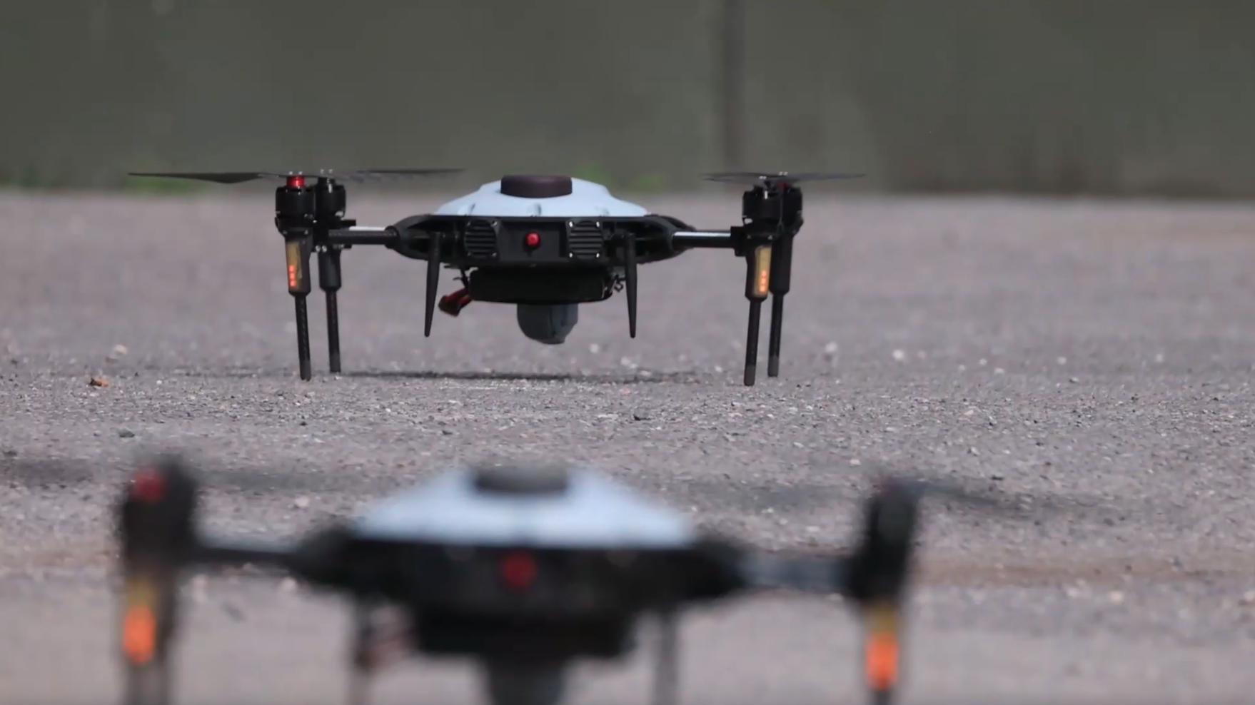 El ejército británico utilizó con éxito un enjambre de drones durante unos ejercicios militares El ejército británico utilizó con éxito un enjambre de drones durante unos ejercicios militares