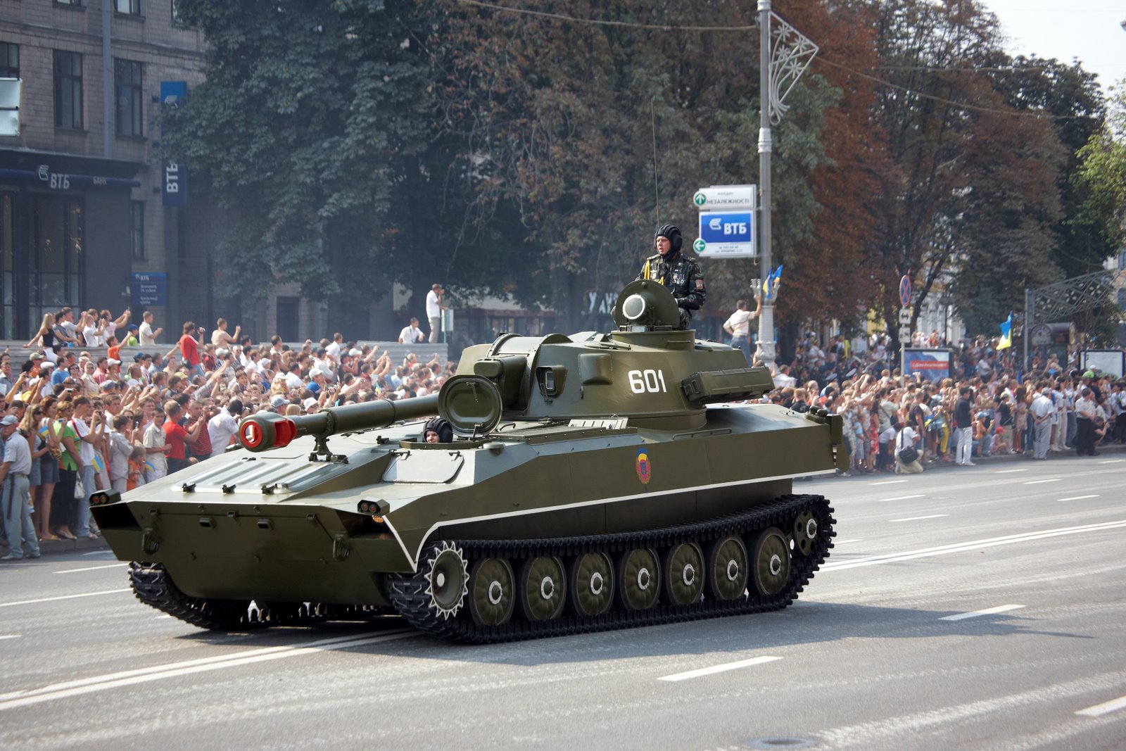 La Guardia Nacional de Ucrania mostró el robot de tripulación 2S1 "Gvozdika" en el campo de batalla: este es el primer soporte de artillería con orugas flotante del mundo. La Guardia Nacional de Ucrania mostró el robot de tripulación 2S1 "Gvozdika" en el campo de batalla: este es el primer soporte de artillería con orugas flotante del mundo.