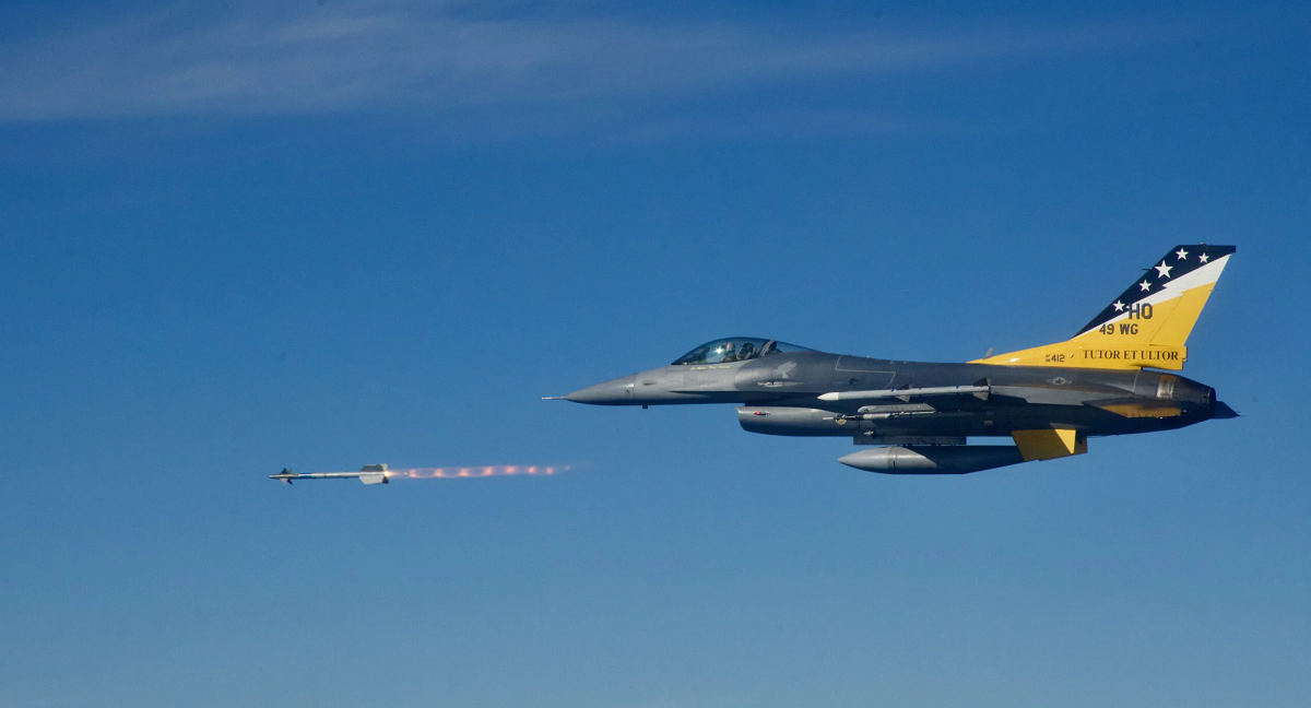 Raytheon ha recibido 263,7 millones de dólares para fabricar y entregar 619 misiles AIM-9X Sidewinder Block II a clientes de las Fuerzas Aéreas, la Armada y otros países. Raytheon ha recibido 263,7 millones de dólares para fabricar y entregar 619 misiles AIM-9X Sidewinder Block II a clientes de las Fuerzas Aéreas, la Armada y otros países.