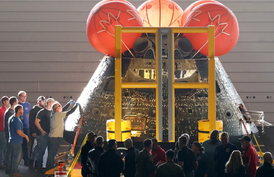 Orion llega al Centro Espacial Kennedy tres semanas después de volver a la Tierra Orion llega al Centro Espacial Kennedy tres semanas después de volver a la Tierra