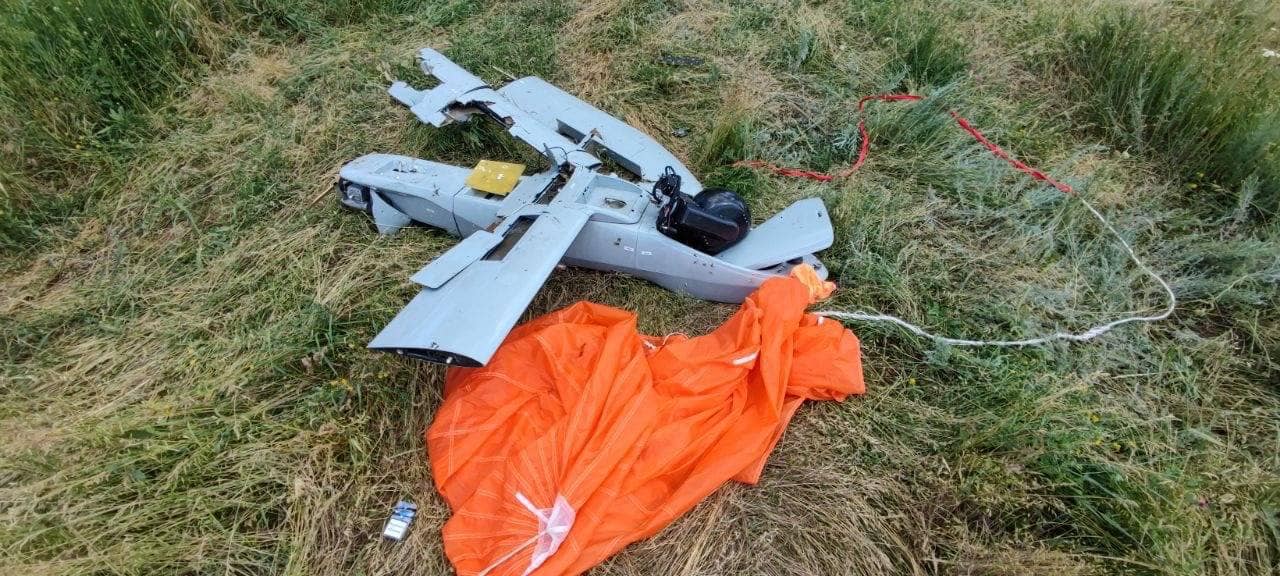 APU por primera vez derribó un avión no tripulado ruso experimental "Merlin-VR", que no fue ayudado por un motor silencioso APU por primera vez derribó un avión no tripulado ruso experimental "Merlin-VR", que no fue ayudado por un motor silencioso