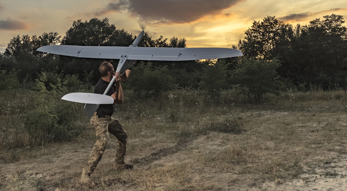 Las Fuerzas Armadas polacas recibirán 1.700 drones FlyEye, considerados uno de los mejores vehículos aéreos no tripulados de reconocimiento del mundo. Las Fuerzas Armadas polacas recibirán 1.700 drones FlyEye, considerados uno de los mejores vehículos aéreos no tripulados de reconocimiento del mundo.