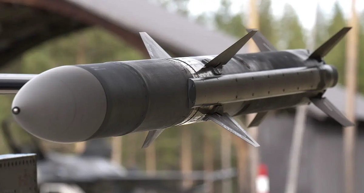 En los próximos años, Ucrania recibirá los misiles aéreos más avanzados AIM-120C-8 AMRAAM, con un alcance máximo de lanzamiento de 180 kilómetros. En los próximos años, Ucrania recibirá los misiles aéreos más avanzados AIM-120C-8 AMRAAM, con un alcance máximo de lanzamiento de 180 kilómetros.