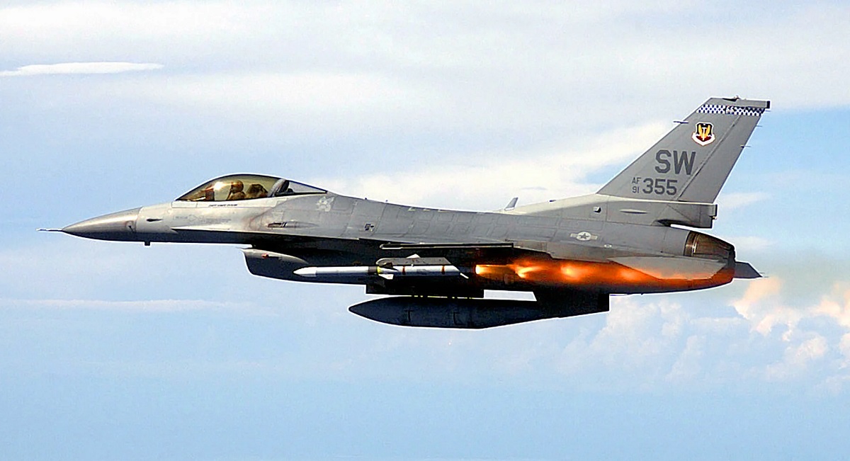 RTX ha recibido 192 millones de dólares para suministrar misiles lanzados desde el aire AIM-120 AMRAAM a Estados Unidos, Ucrania, Reino Unido, Canadá y otros 15 países.