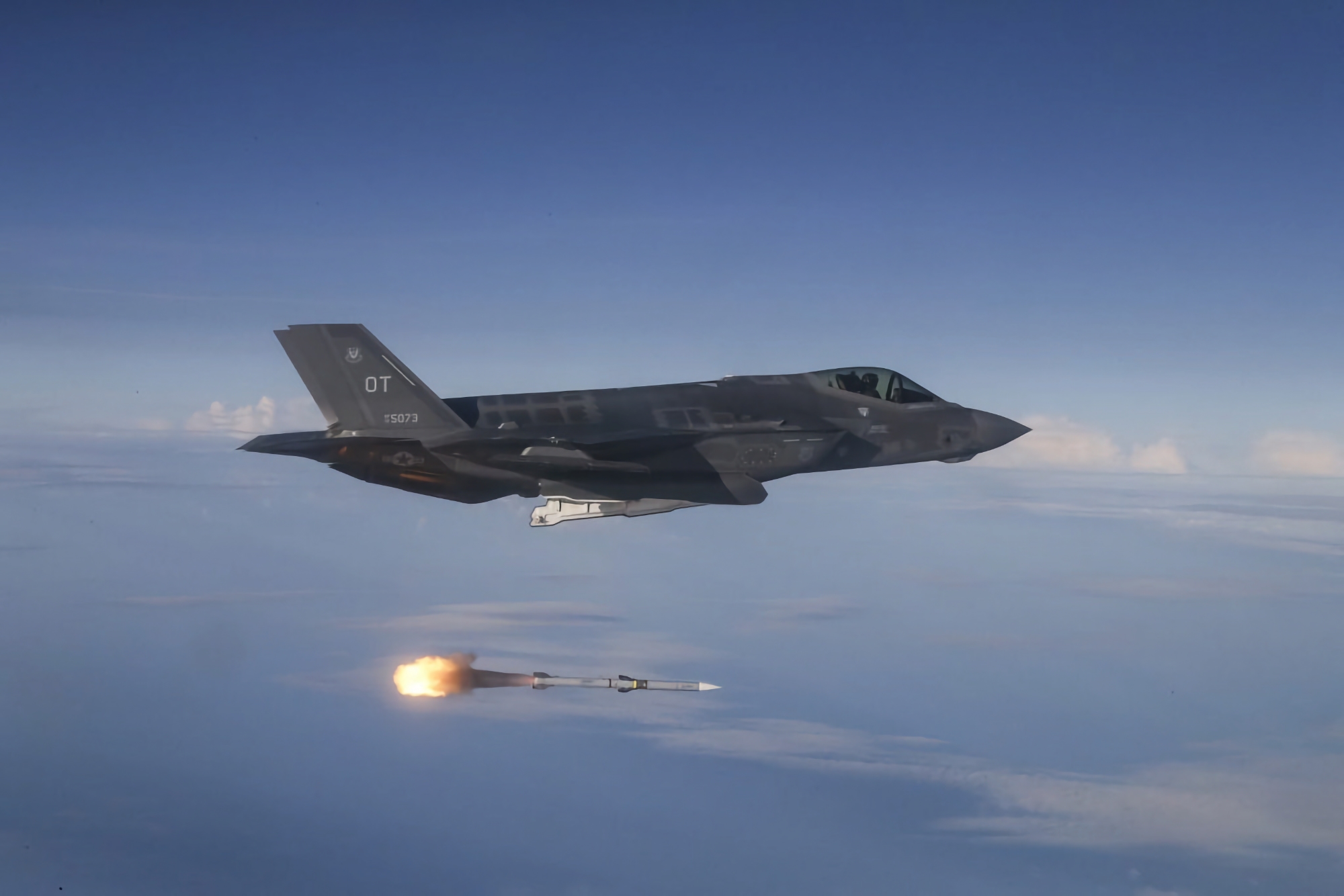 EEUU ha aprobado la venta a Holanda de misiles antirradar AARGM-ER para el F-35 Lightning II EEUU ha aprobado la venta a Holanda de misiles antirradar AARGM-ER para el F-35 Lightning II