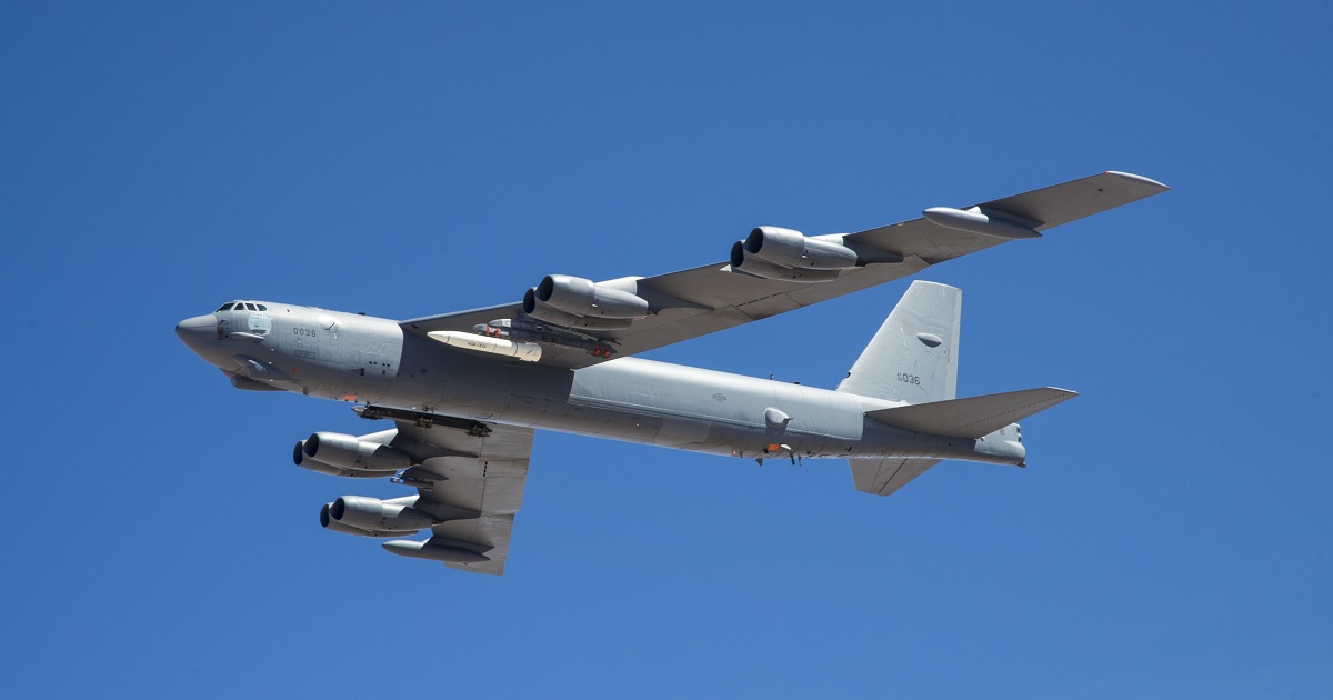 La Fuerza Aérea de EE.UU. prepara el bombardero nuclear B-52H Stratofortress para probar el misil hipersónico AGM-183A ARRW, que puede alcanzar velocidades de 24.700 km/h La Fuerza Aérea de EE.UU. prepara el bombardero nuclear B-52H Stratofortress para probar el misil hipersónico AGM-183A ARRW, que puede alcanzar velocidades de 24.700 km/h