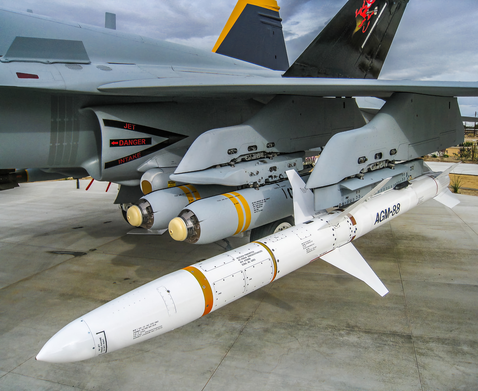 Las AFU utilizan misiles antirradar estadounidenses AGM-88, que pueden destruir objetivos a una distancia de hasta 150 km Las AFU utilizan misiles antirradar estadounidenses AGM-88, que pueden destruir objetivos a una distancia de hasta 150 km