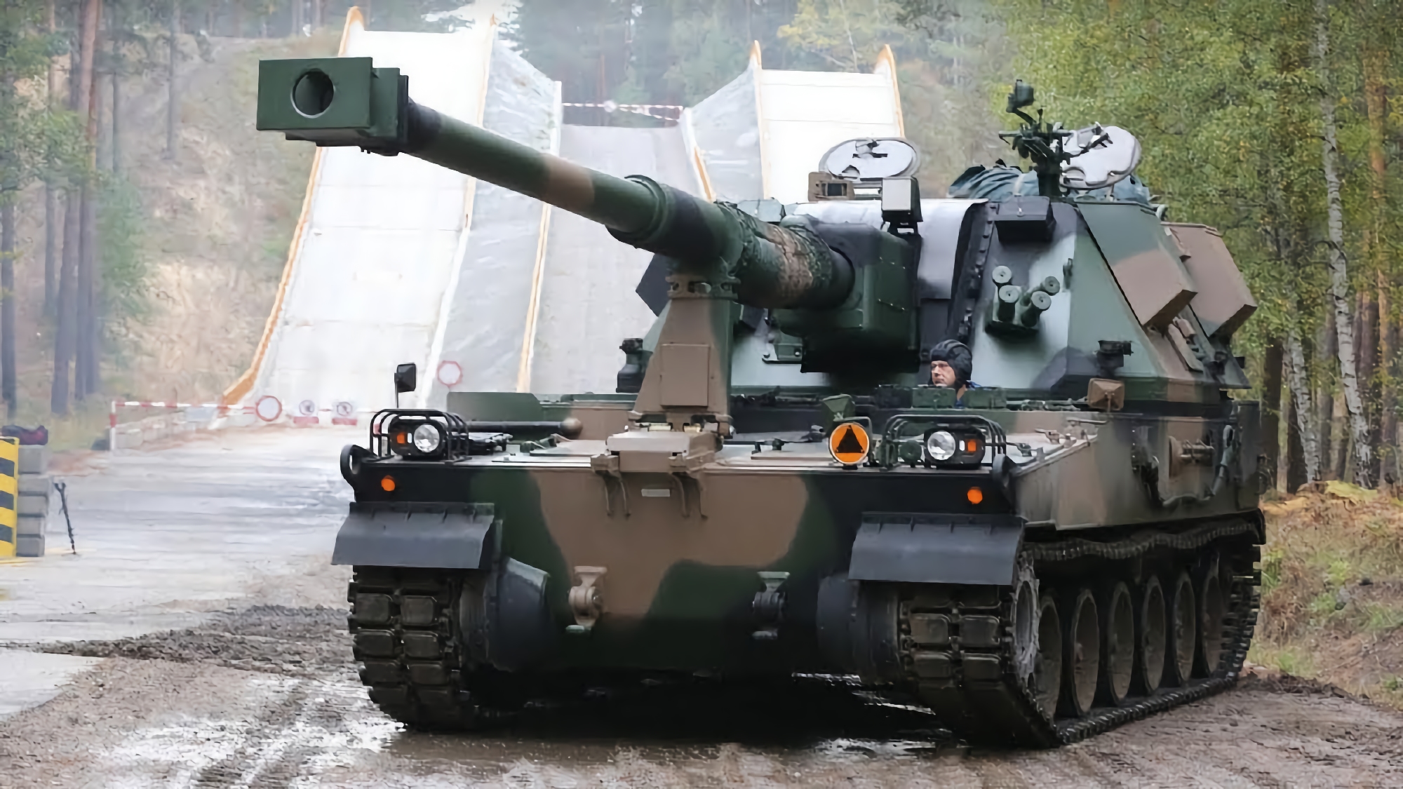 Polonia entregó soportes de artillería autopropulsada AHS Krab de 155 mm a Ucrania: te contamos de qué se trata Polonia entregó soportes de artillería autopropulsada AHS Krab de 155 mm a Ucrania: te contamos de qué se trata