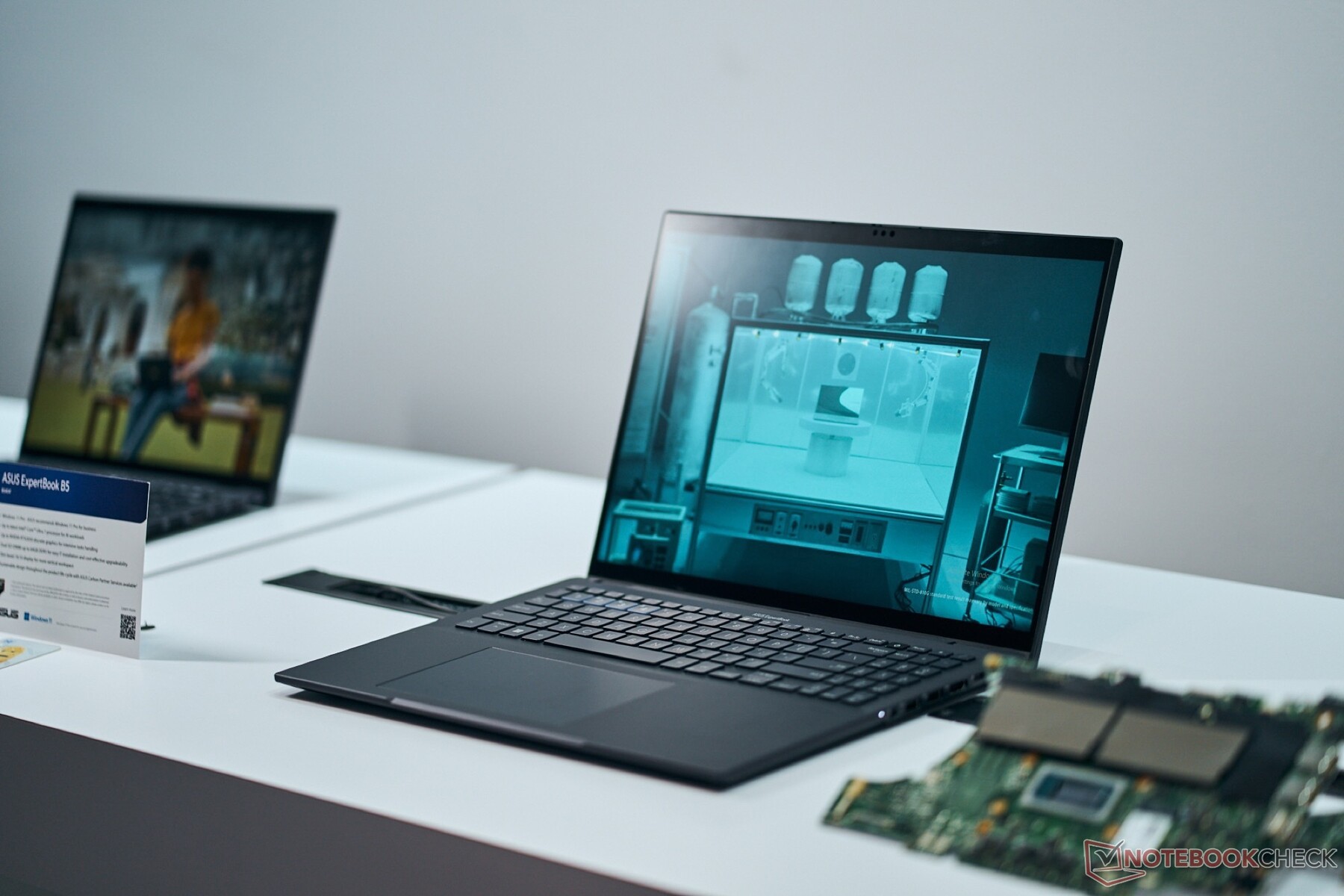 ASUS ha presentado el ExpertBook B3 en dos tamaños con los nuevos chips Intel Meteor Lake