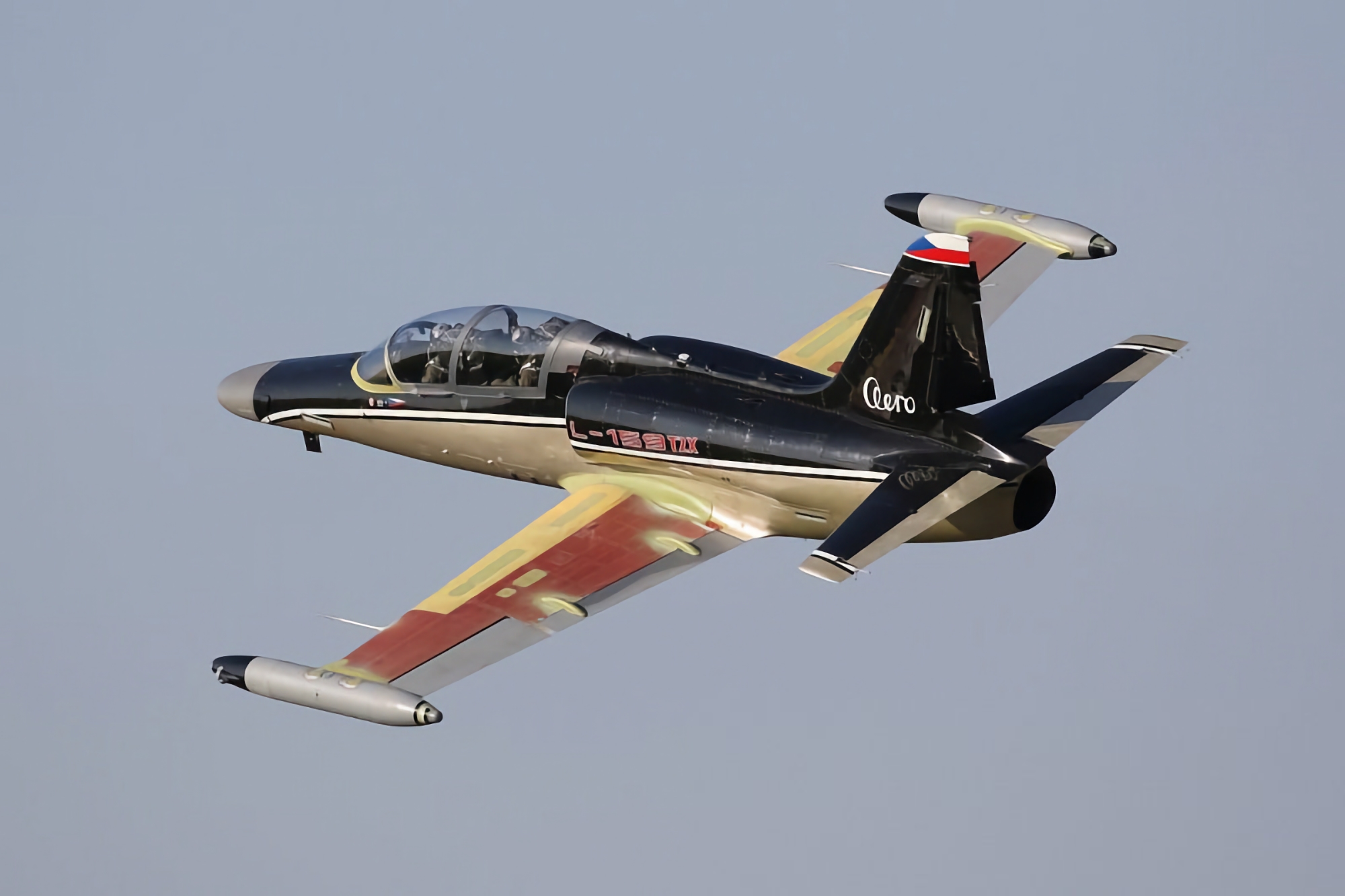Aero Vodochody probó por primera vez en el cielo su nuevo avión de ataque polivalente ligero L-159 T2X Aero Vodochody probó por primera vez en el cielo su nuevo avión de ataque polivalente ligero L-159 T2X
