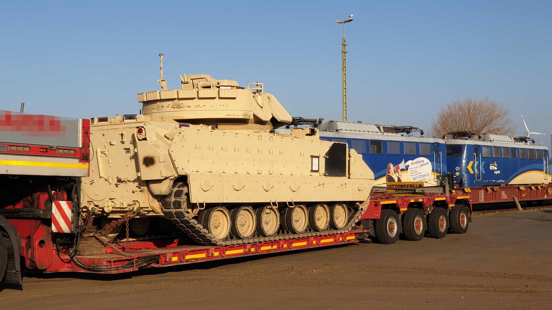 Alrededor de 440 vehículos de combate: Los medios de comunicación alemanes muestran impresionantes fotos de material militar probablemente destinado a Ucrania Alrededor de 440 vehículos de combate: Los medios de comunicación alemanes muestran impresionantes fotos de material militar probablemente destinado a Ucrania