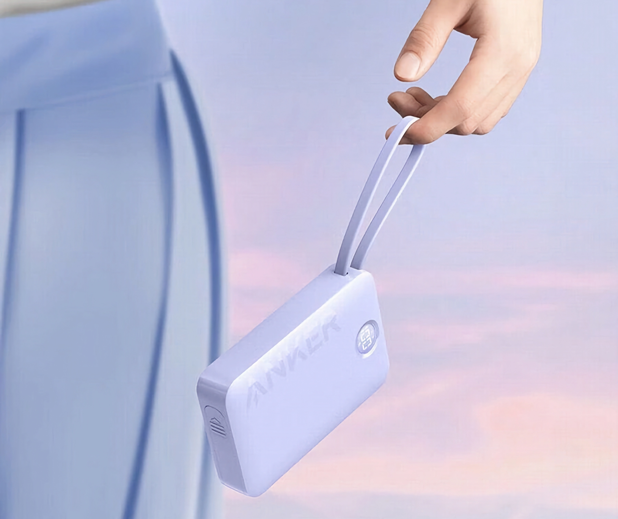 Anker 335 Power Bank: batería de 20.000 mAh con cable integrado, pantalla y soporte para el teléfono por 31 $. Anker 335 Power Bank: batería de 20.000 mAh con cable integrado, pantalla y soporte para el teléfono por 31 $.