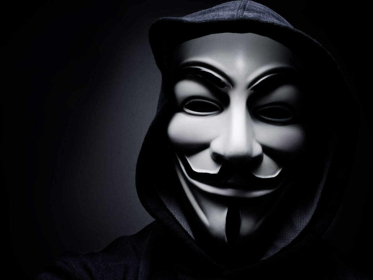 Los piratas informáticos de Anonymous han declarado una guerra cibernética en la Federación Rusa: la música ucraniana se reproduce en los canales de televisión rusos Los piratas informáticos de Anonymous han declarado una guerra cibernética en la Federación Rusa: la música ucraniana se reproduce en los canales de televisión rusos