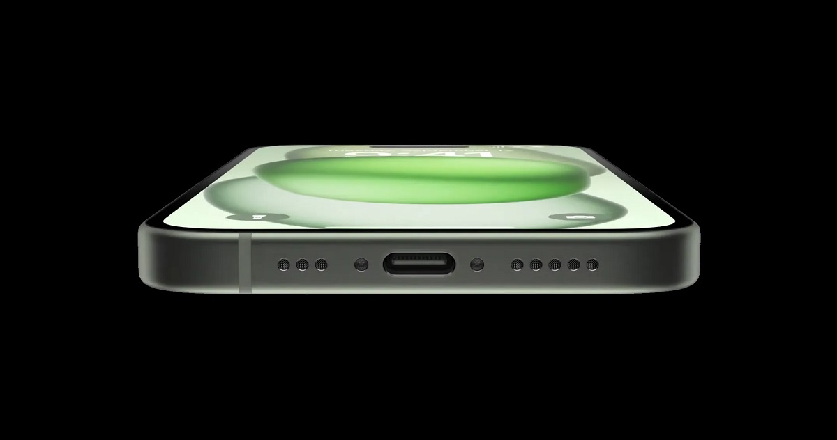 El iPhone 15 no es compatible con algunos power banks portátiles que tienen un conector USB Type-C: a veces el smartphone empieza a cargar el powerbank El iPhone 15 no es compatible con algunos power banks portátiles que tienen un conector USB Type-C: a veces el smartphone empieza a cargar el powerbank