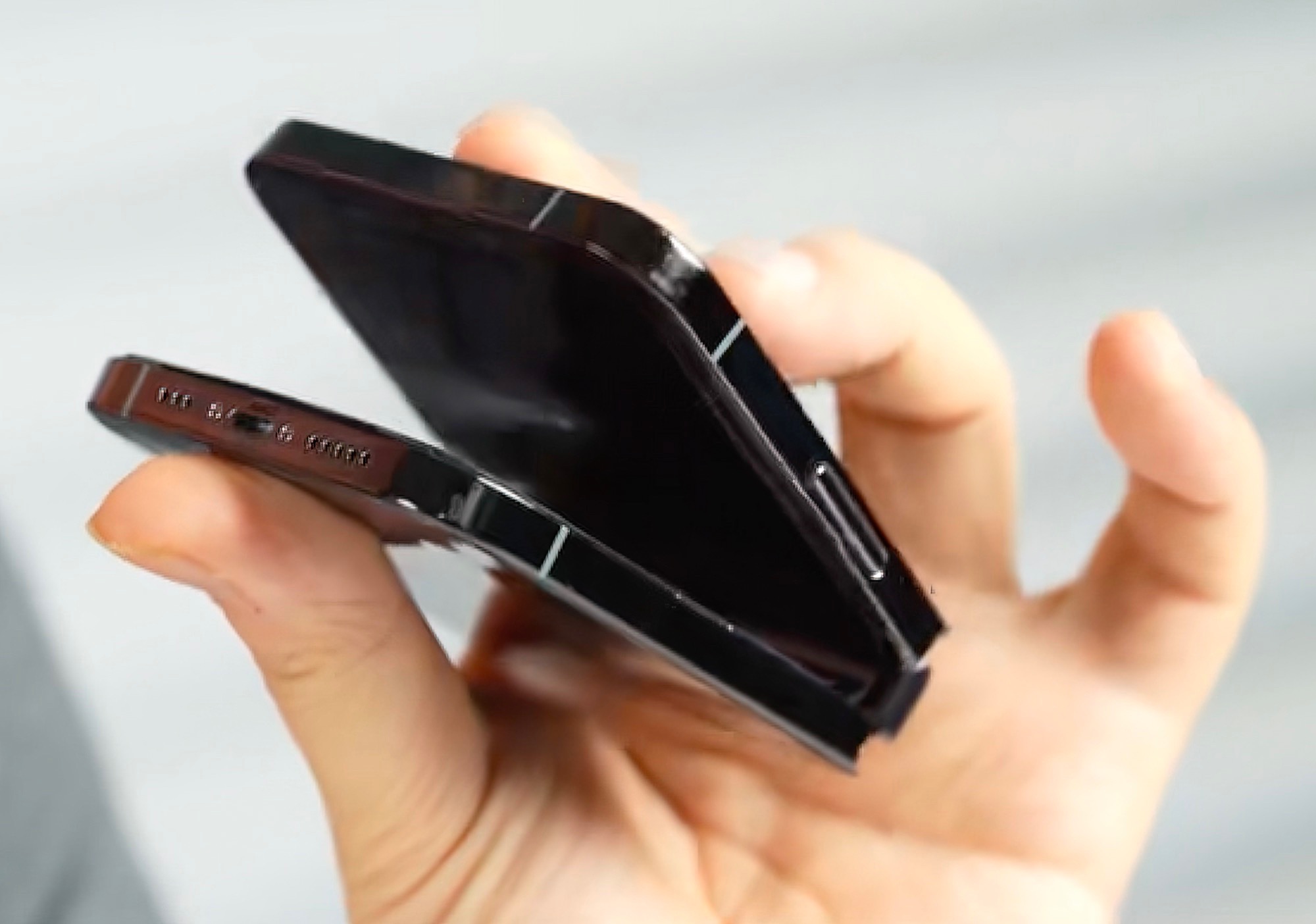 Un artesano chino hizo el primer iPhone plegable del mundo: necesitó un iPhone 13 Pro Max y casi 1 año de trabajo Un artesano chino hizo el primer iPhone plegable del mundo: necesitó un iPhone 13 Pro Max y casi 1 año de trabajo