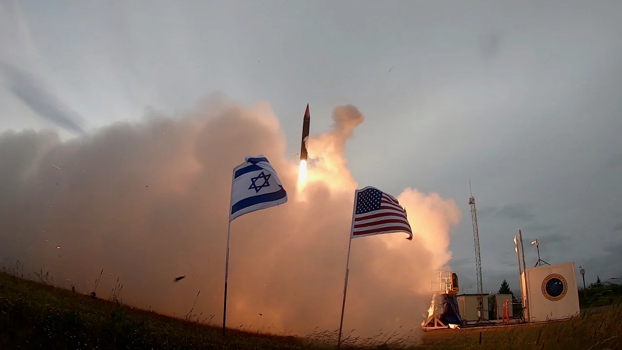 Israel anuncia oficialmente la primera interceptación de un misil mediante el sistema de defensa antimisiles extraatmosférico Arrow-3 Israel anuncia oficialmente la primera interceptación de un misil mediante el sistema de defensa antimisiles extraatmosférico Arrow-3