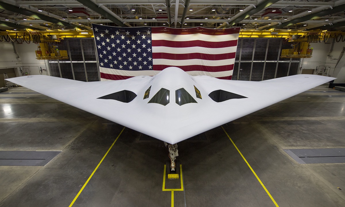 Northrop Grumman quiere financiación adicional para compensar las pérdidas de hasta 1.200 millones de dólares en la producción del bombardero nuclear B-21 Raider Northrop Grumman quiere financiación adicional para compensar las pérdidas de hasta 1.200 millones de dólares en la producción del bombardero nuclear B-21 Raider
